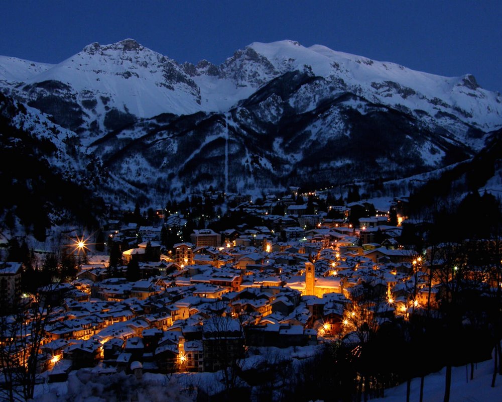 Limone-Piemonte-inverno-notturna
